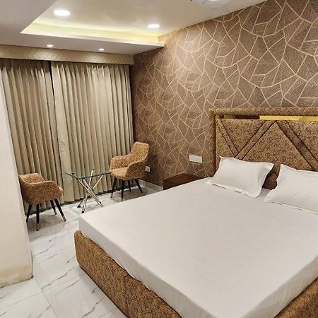 Ovel Hotel Ludhiana Exteriör bild
