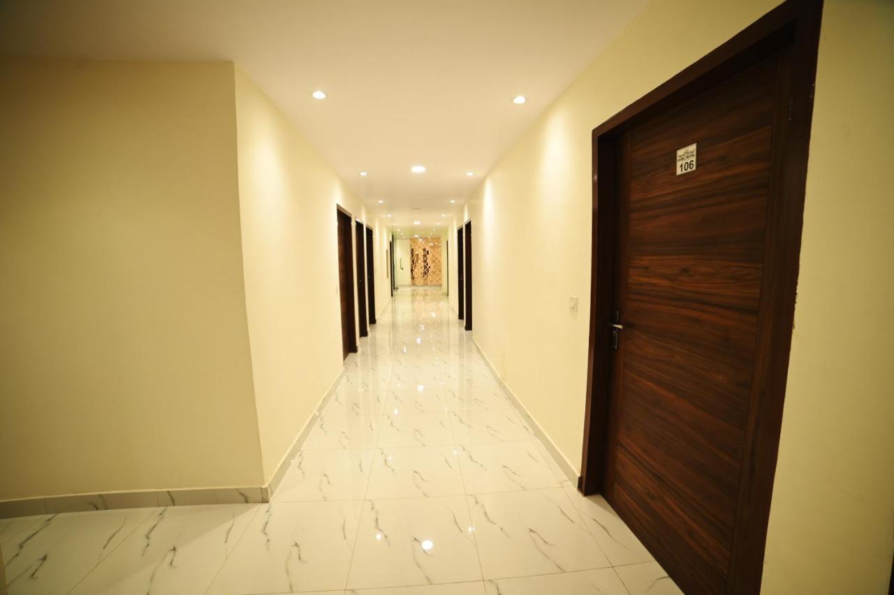 Ovel Hotel Ludhiana Exteriör bild